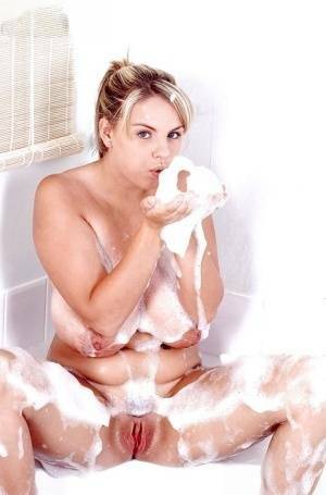 Plump Euro babe Kelly Kay soaps up huge pornstar juggs in bathtub on girlsfans.net