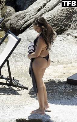 Izabel Pakzad Displays Her Sexy Bikini Body on the Beach on girlsfans.net