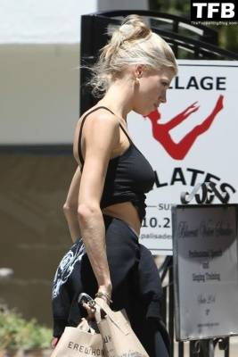 Charlotte McKinney Appears Skinnier During Grocery Run in Pacific Palisades - Charlotte on girlsfans.net