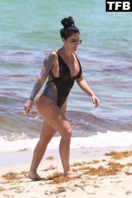 Alysia Magen Shows Off Her Curves While Enjoying a Sunny Day at the Beach in Miami Beach on girlsfans.net