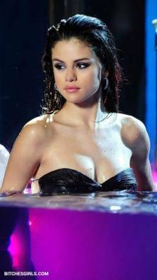 Selena Gomez Celeb Nudes - selenagomez  Boobs Photos on girlsfans.net