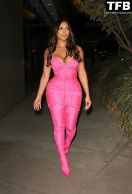 Chaney Jones Steps Out with Friends Amid Recent Kanye West Break Up Rumors on girlsfans.net