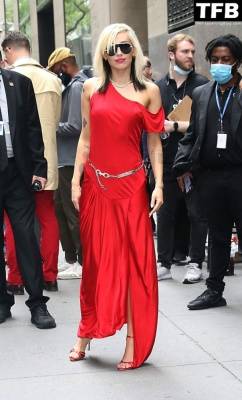 Miley Cyrus Looks Hot in Red as She Attends the 2022 NBCUniversal Upfront in New York - New York on girlsfans.net
