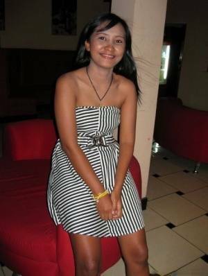 Thai cutie Pla offers up her bald pussy to a visiting sex tourist - Thailand on girlsfans.net