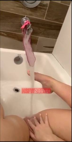 Maddy Oreilly bathtub water pleasure snapchat premium xxx porn videos on girlsfans.net