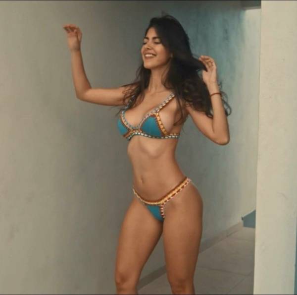Ari Dugarte Bikini Outdoor Posing Patreon Video  - Venezuela on girlsfans.net