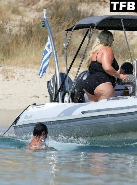 Gemma Collins Flashes Her Nude Boobs on the Greek Island of Mykonos - Greece on girlsfans.net