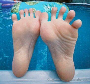 Natalie Roush Wet Feet Onlyfans Set Leaked on girlsfans.net