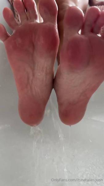 Natalie Roush Wet Feet Cleaning PPV Onlyfans Video Leaked on girlsfans.net